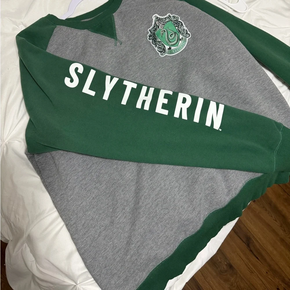 Harry Potter Universal Studios Slytherin Men's Crewneck Sweatshirt - Picture 4 of 5